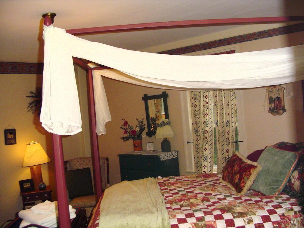 Stephen Clay Homestead Bed And Breakfast Candia 외부 사진